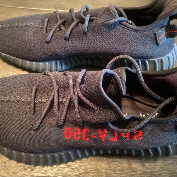 Yeezy Boost 350 V2 'Bred' - Picture 7 of 15